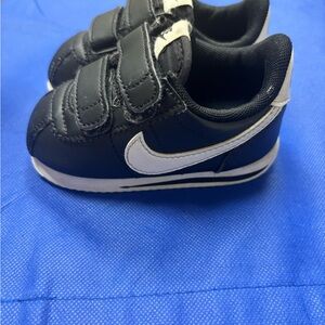 Nike Kids Black and White Velcro Sneakers